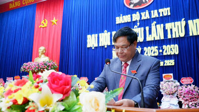 Đồng chí Thao Hồng Sơn, Uỷ viên Ban Chấp hành Đảng bộ tỉnh, Bí thư Đảng uỷ xã phát biểu khai mạc Đại hội