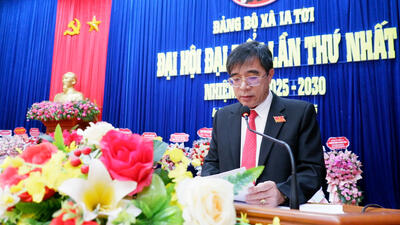 Lãnh đạo HĐND-UBND xã trình bày báo cáo