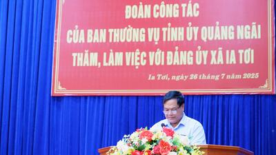 Đồng chí Bí thư Đảng ủy xã Thao Hồng Sơn báo cáo tại buổi làm việc