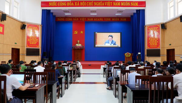 Xã Ia Tơi dự hội nghị toàn quốc nghiên cứu, học tập, quán triệt và triển khai thực hiện Nghị quyết Hội nghị Trung ương 4