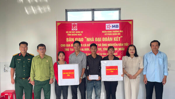 Ban Chỉ huy quân sự xã Ia Tơi khánh thành, bàn giao 02 nhà “Đại đoàn kết”